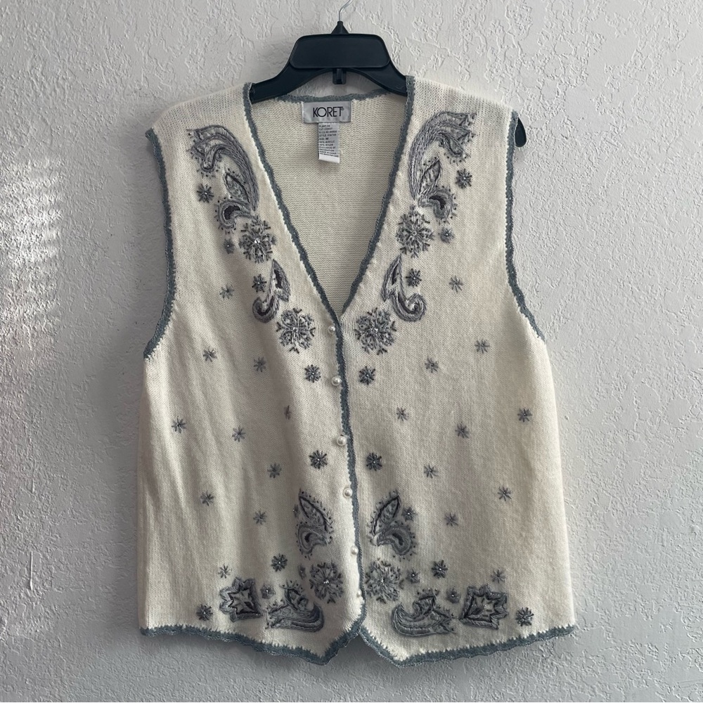 Koret Sweater Vest Button Up Woman's M Cream Color Acrylic Sleeveless Paisley